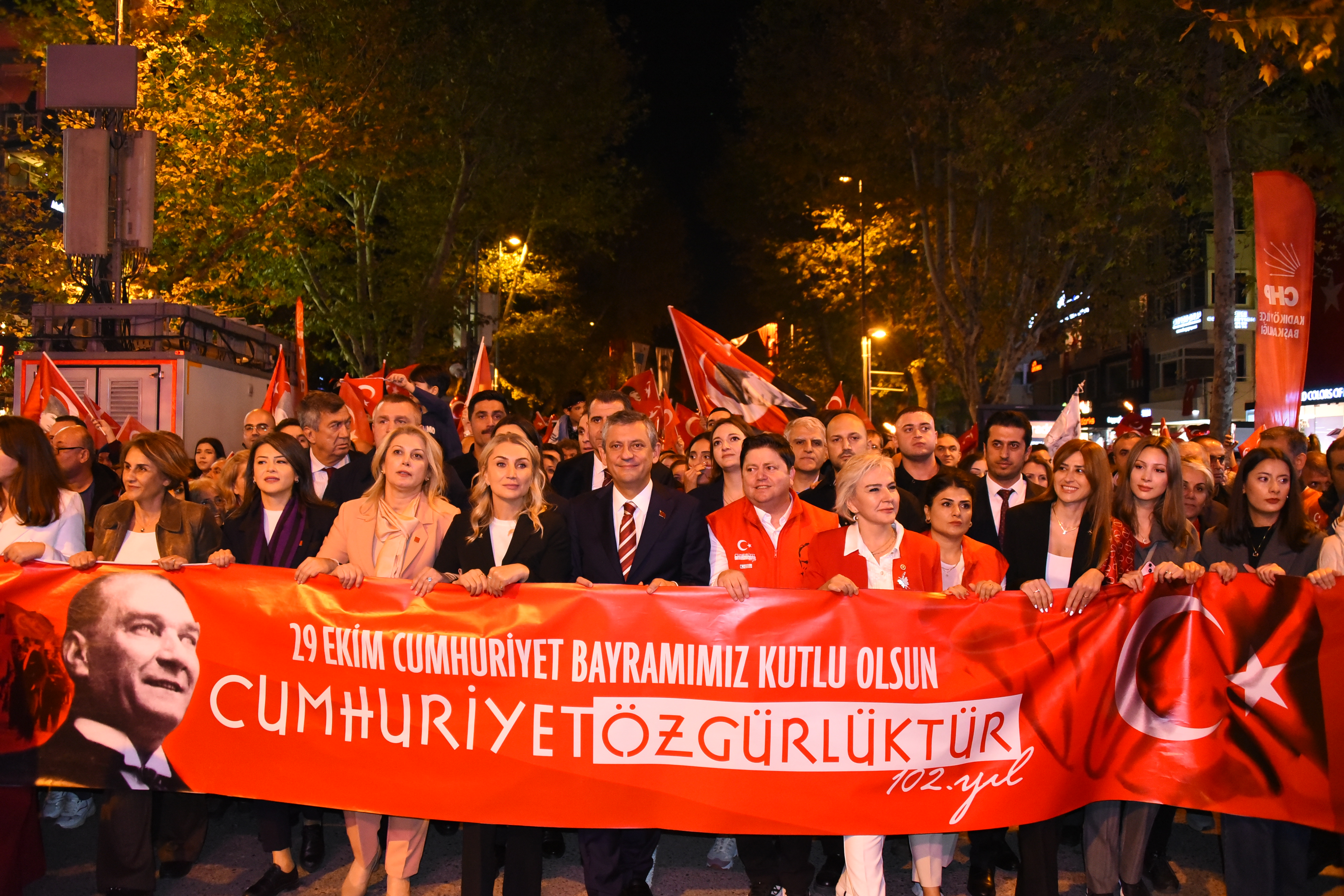 Kadıköy'de milyonlar Cumhuriyet için yürüdü